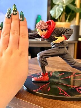 Source Unknown Black & Red Anime Action Figure - Dynamic Pose